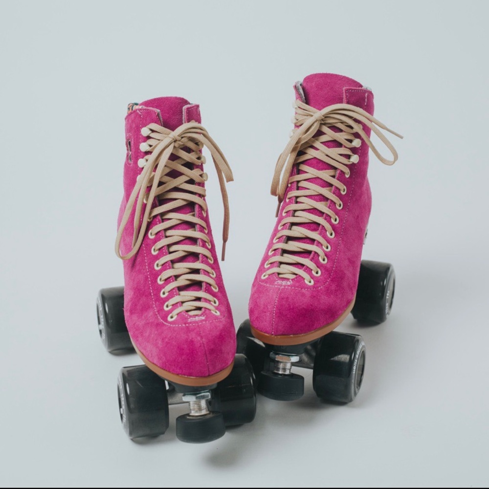 ISO Moxi Lolly Roller Skates